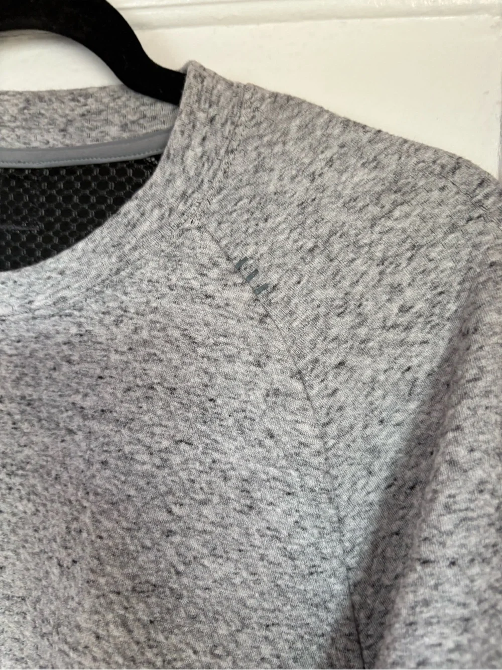 Lululemon Men’s At Ease Crew Neck Sweatshirt Heathered Grey Textured Size M - Picture 6 of 9